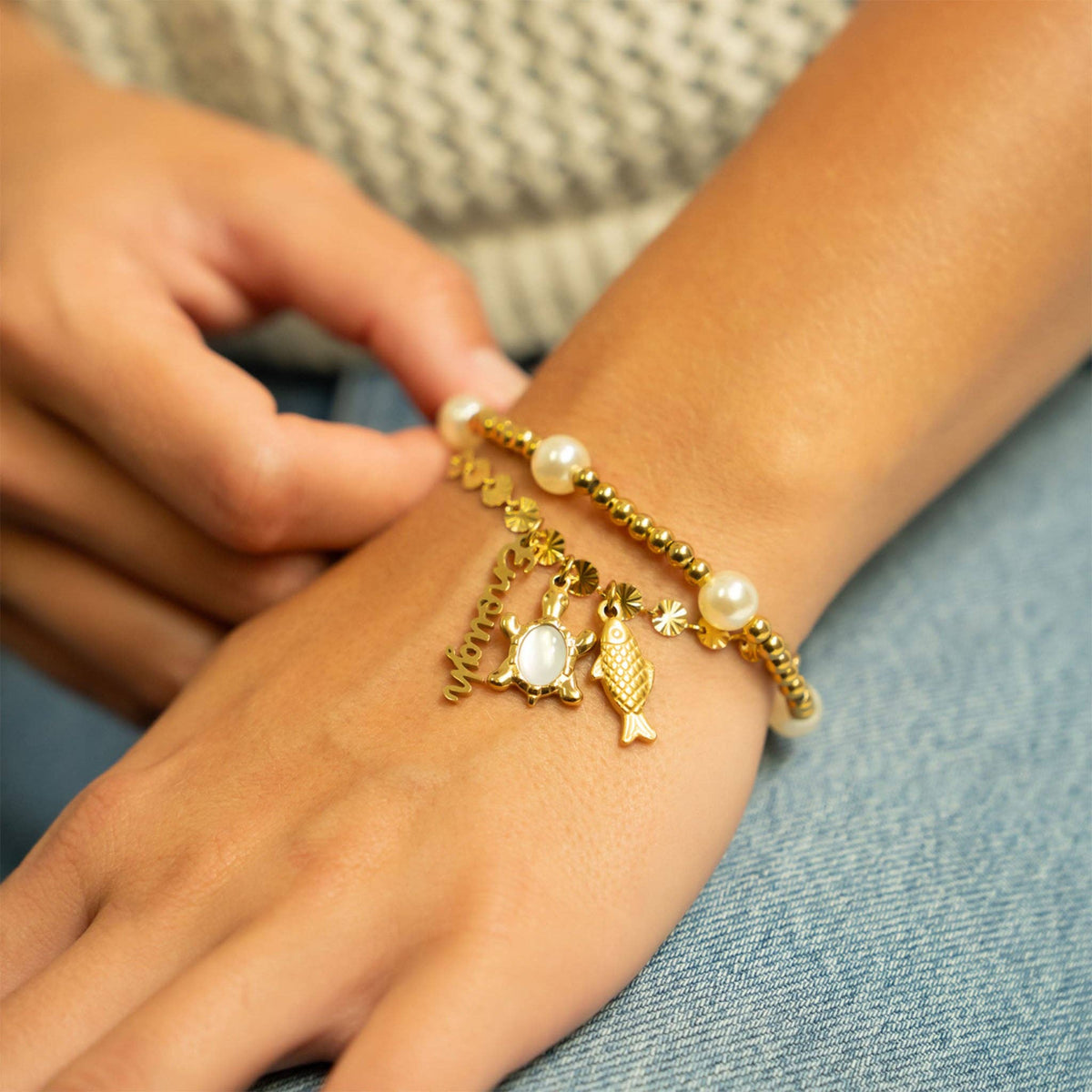 18K Gold PVD 8mm Kiska Glass Pearl Stretch Bracelet: Gold WJW