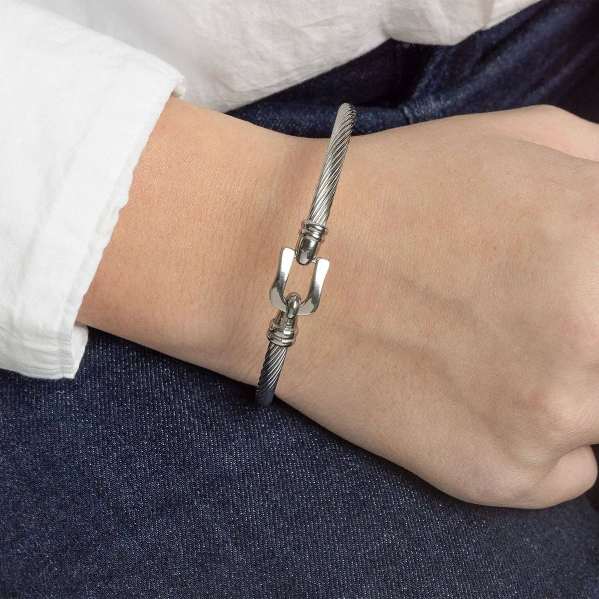 18K Gold PVD Stainless Steel Buckle Clasp Bangle Bracelet: Gold WJW
