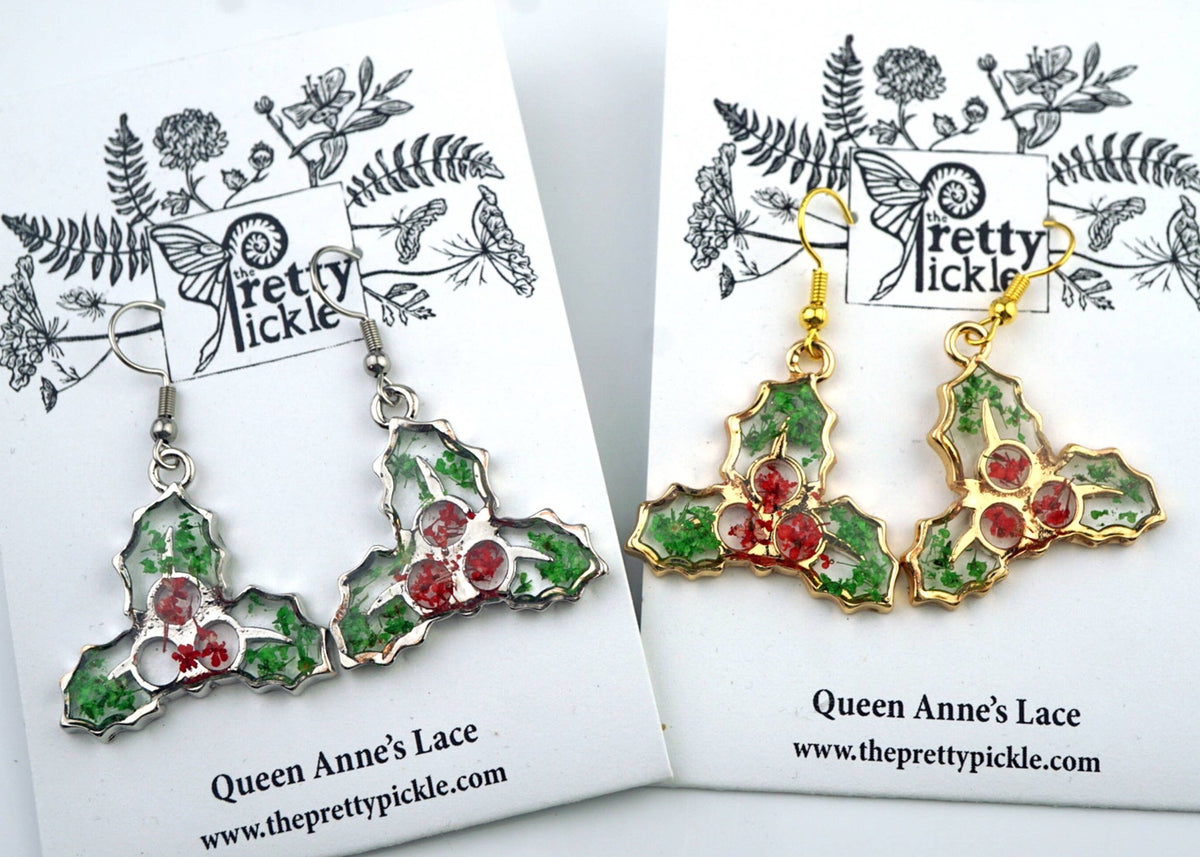 Festive Holly Earrings: Yellow Gold