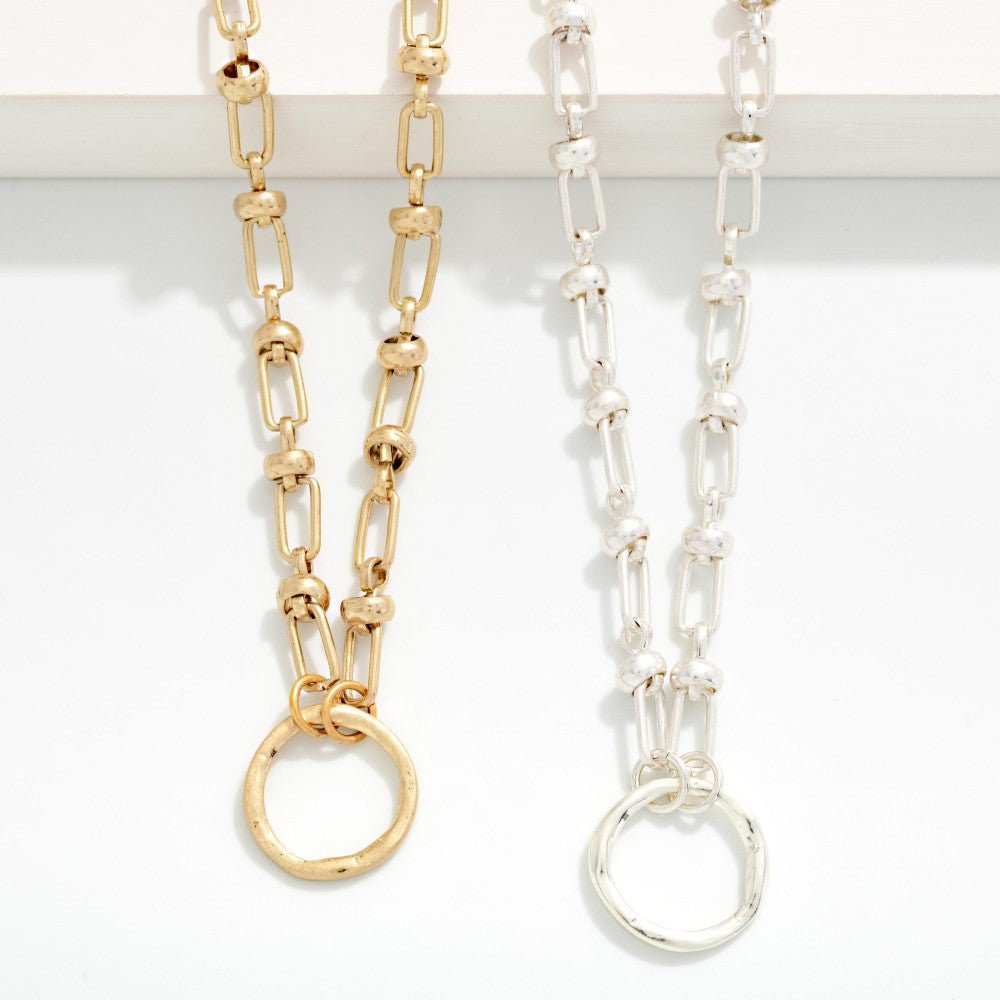 Oval Link Chain Link Necklace With Hoop Details & Metal Circle Pendant 