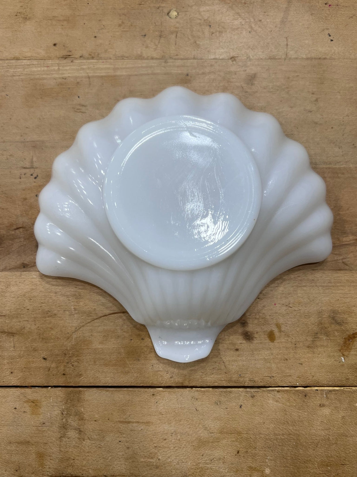 Seashell Milk Glass Dish | Retro Style Soap, Jewelry, Key Holder - Beachhouse Decor 