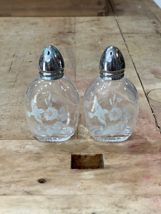 Vintage Avon Etched Glass Hummingbird & Floral Salt & Pepper Shakers Set – Oval Flattened Flask Silhouette