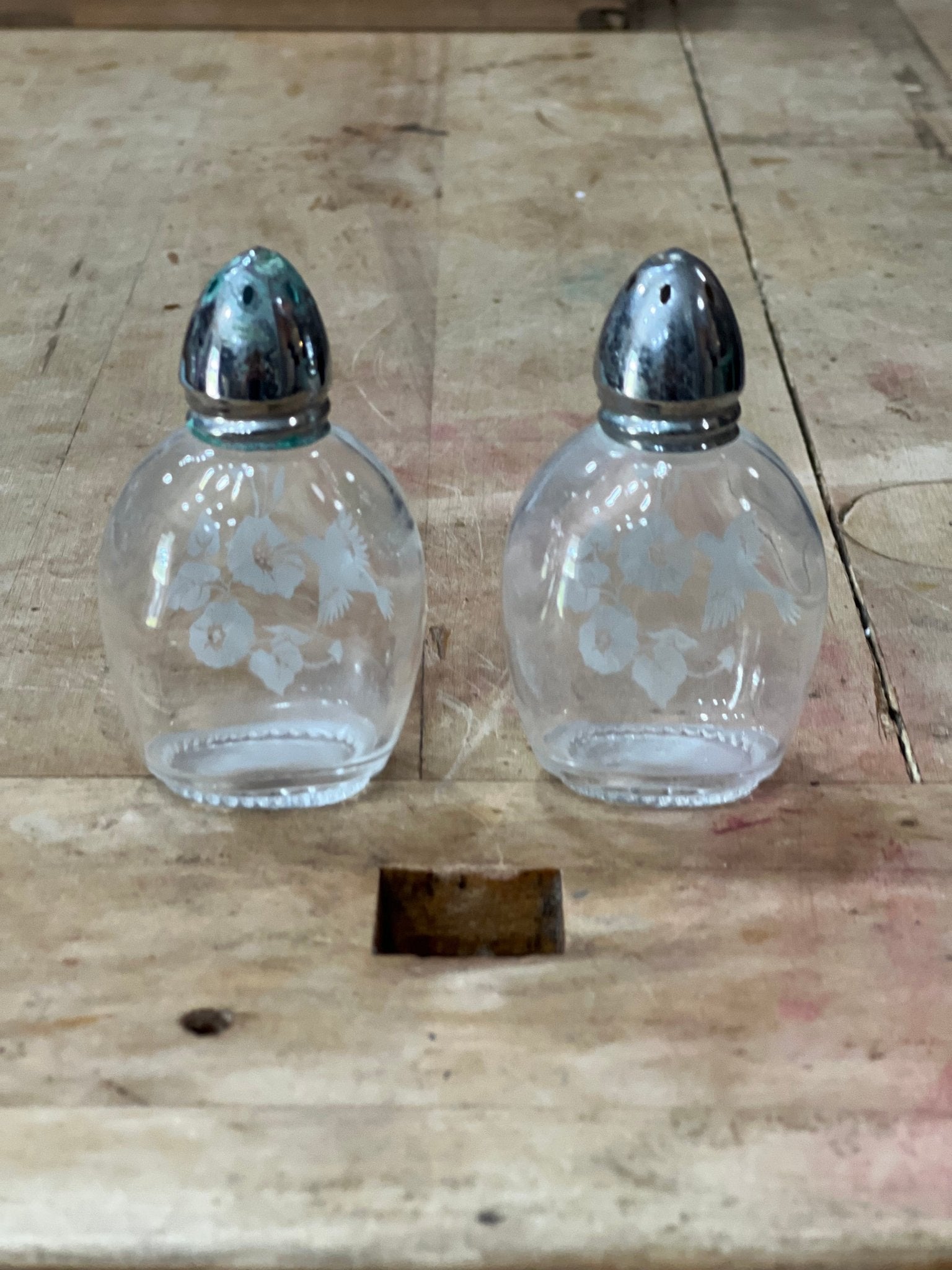 Vintage Avon Etched Glass Hummingbird & Floral Salt & Pepper Shakers Set – Oval Flattened Flask Silhouette