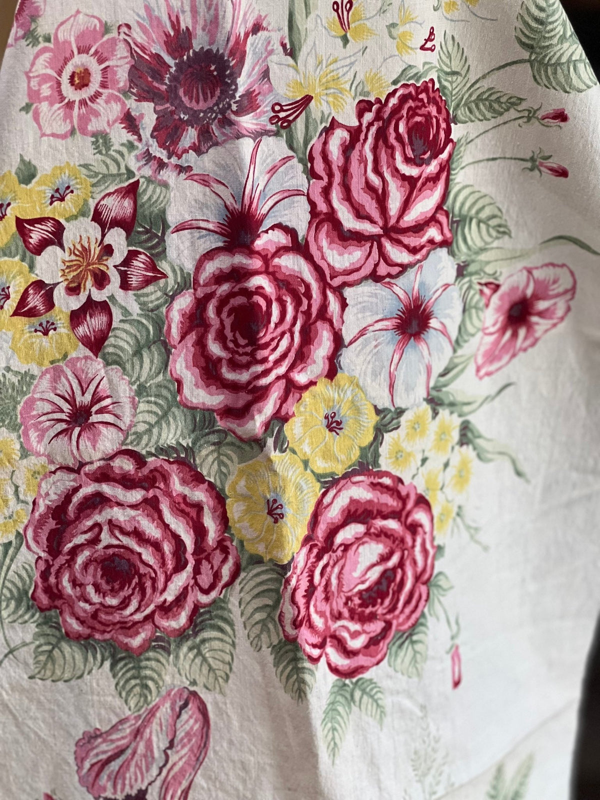 Vintage English Cottage Floral Linen-Blend Fabric Remnant (54" x 18")Linens