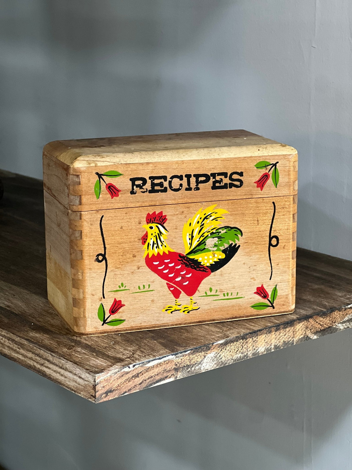 Painted Rooster Wooden Recipe Box with A–Z Dividers – Finger-Jointed Farmhouse Kitchen Box
