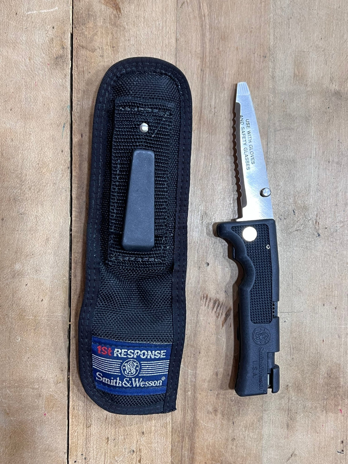 Vintage Smith &amp; Wesson SW911 "1st Response" Rescue Knife with Sheath