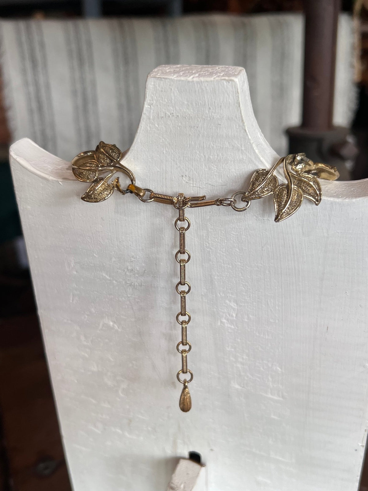 Vintage Textured Gold-Tone Triple Leaf Link Choker Necklace - 13"-16" AdjustableNecklace