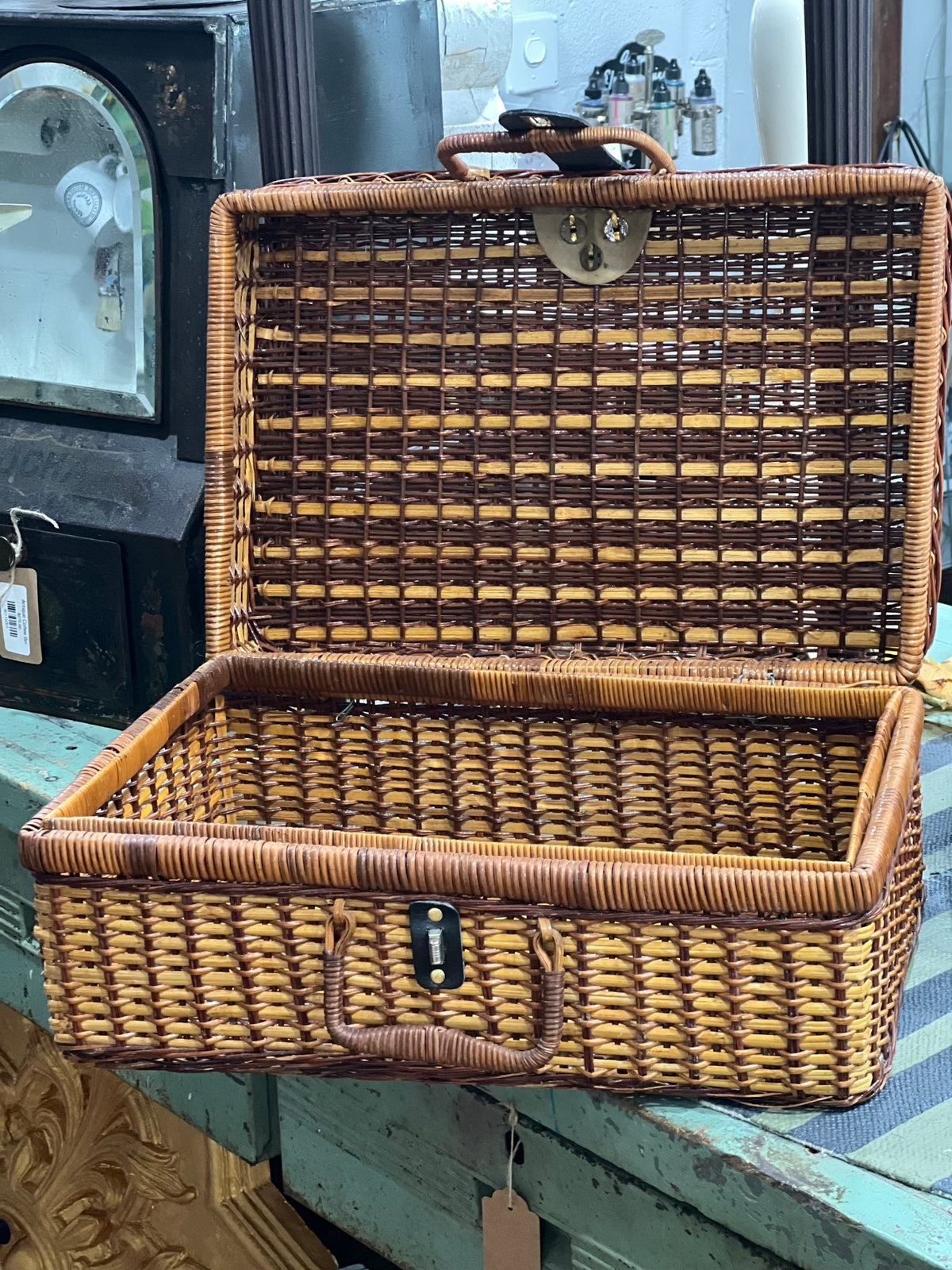 Vintage Two-Tone Woven Wicker Picnic Basket (18" x 12" x 8")basket