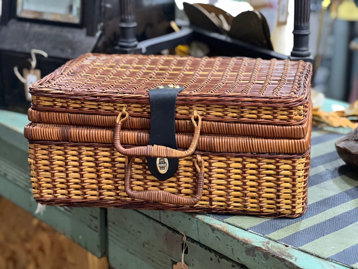 Vintage Two-Tone Woven Wicker Picnic Basket (18" x 12" x 8")basket
