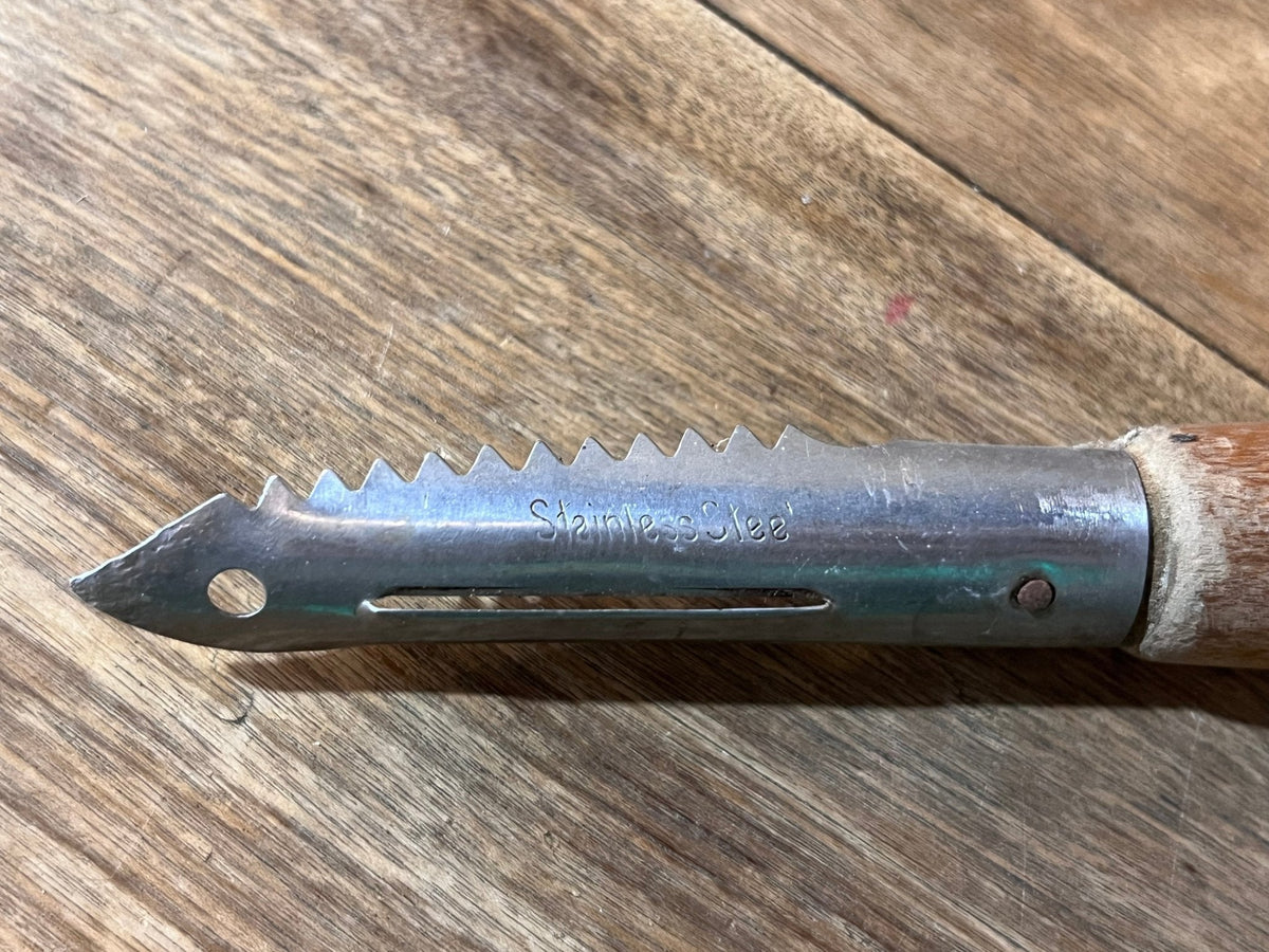 Vintage Wooden Handle Serrated Fruit or Vegetable Peeler - The Mustard Seed Collection, The Seed