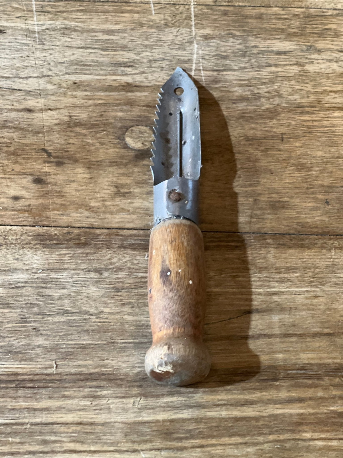 Vintage Wooden Handle Serrated Fruit or Vegetable Peeler - The Mustard Seed Collection, The Seed