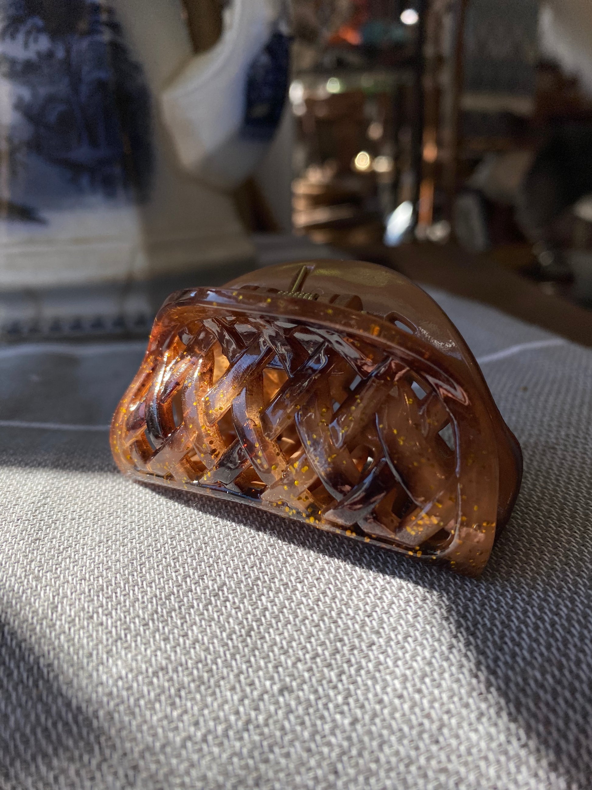 Gold Fleck Weave Designed Claw Hair Clip Brown Tortoise