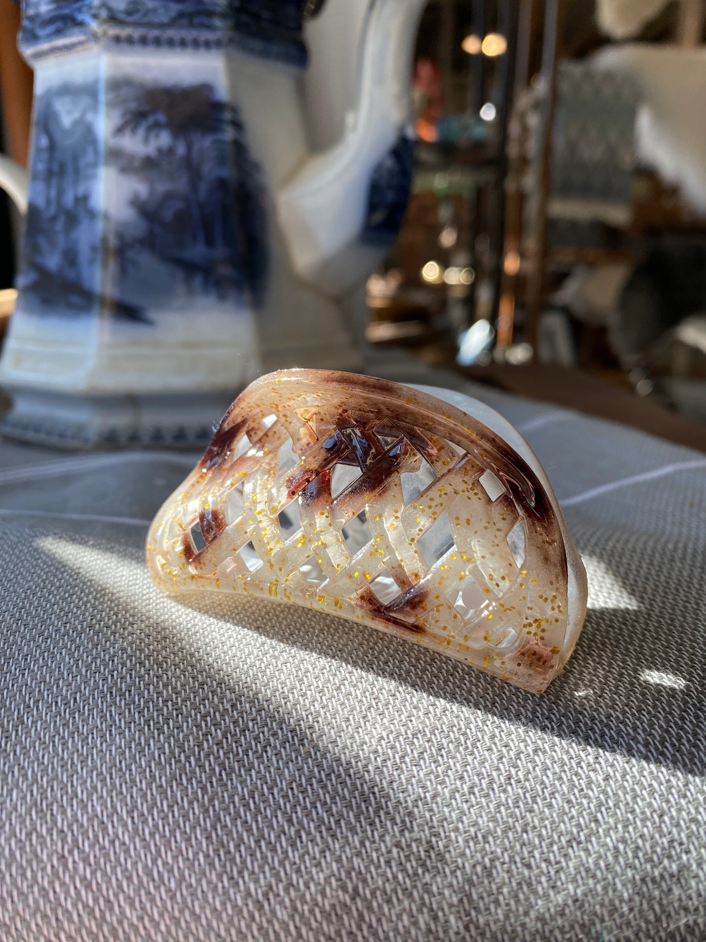 Gold Fleck Weave Designed Claw Hair Clip White Tortoise