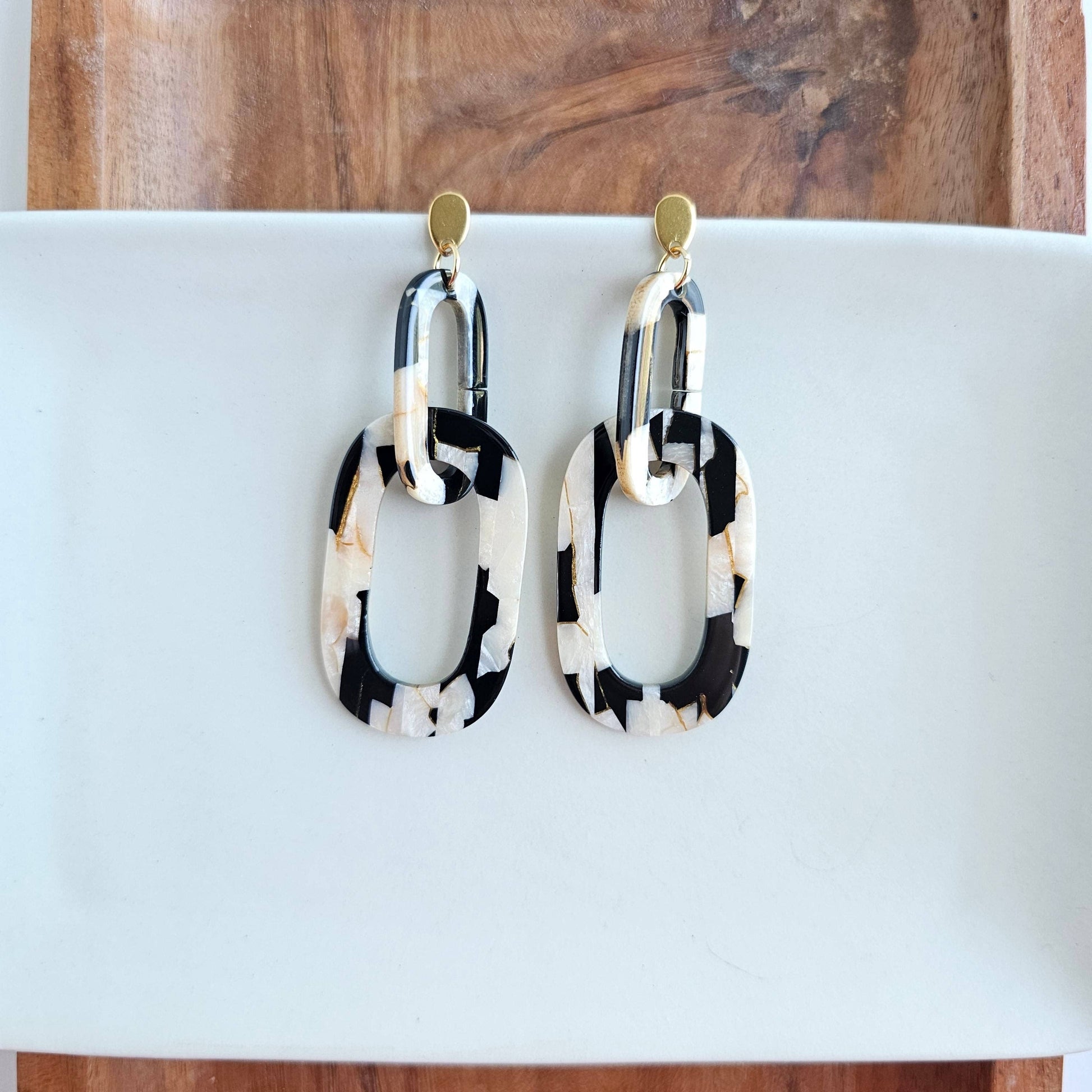 Chrissy Earrings - Onyx & Pearl