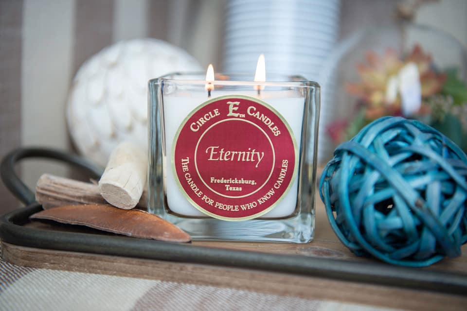Eternity Circle E Candle 22 oz
